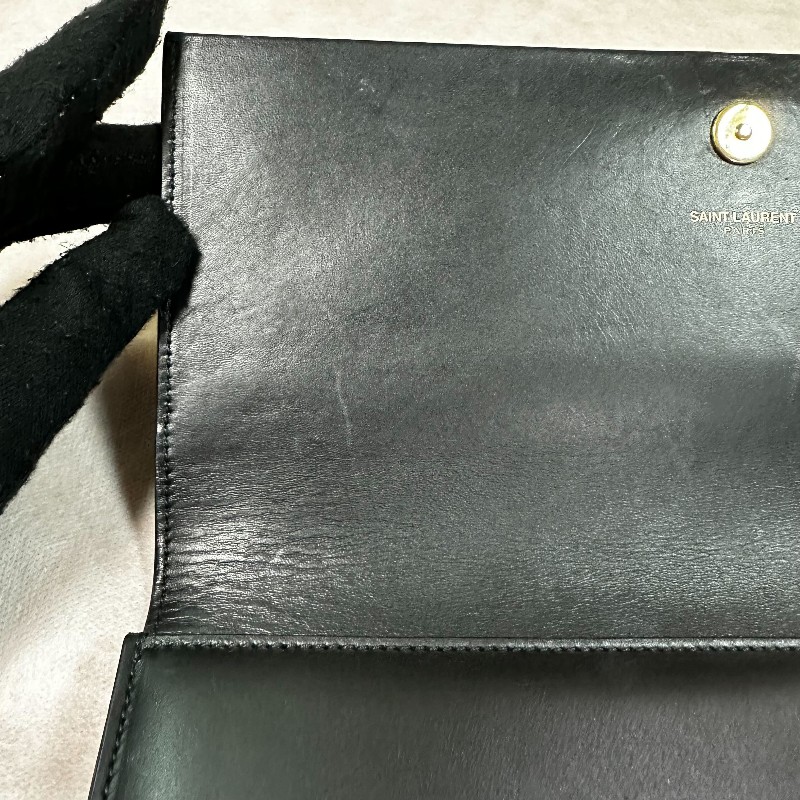 二手（有使用過痕跡）YSl 黑色牛皮晚宴手提包，
此晚宴手提包，採用吸扣開合，SAINTLAURENT PARIS標誌。
MONOGRAM SAINT LAURENT手拿袋，綴以互鎖金屬YSL標誌。-23