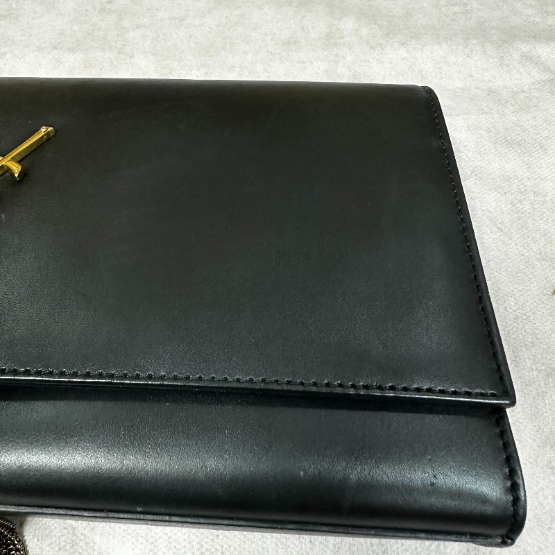 二手（有使用過痕跡）YSl 黑色牛皮晚宴手提包，
此晚宴手提包，採用吸扣開合，SAINTLAURENT PARIS標誌。
MONOGRAM SAINT LAURENT手拿袋，綴以互鎖金屬YSL標誌。-25