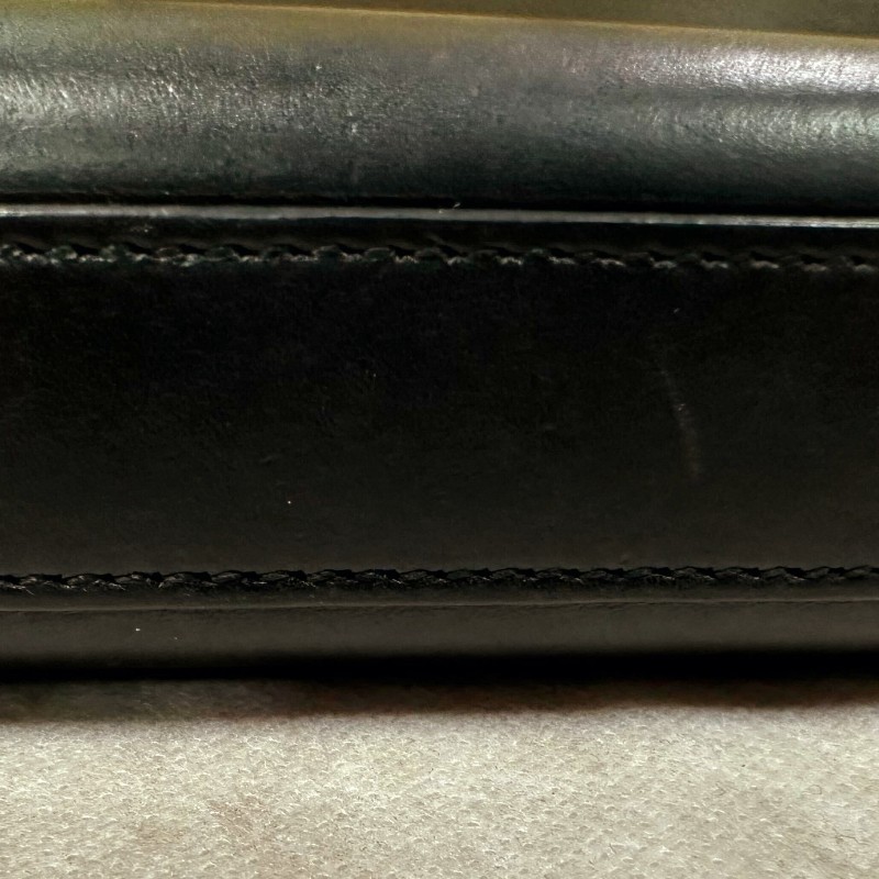 二手（有使用過痕跡）YSl 黑色牛皮晚宴手提包，
此晚宴手提包，採用吸扣開合，SAINTLAURENT PARIS標誌。
MONOGRAM SAINT LAURENT手拿袋，綴以互鎖金屬YSL標誌。-30