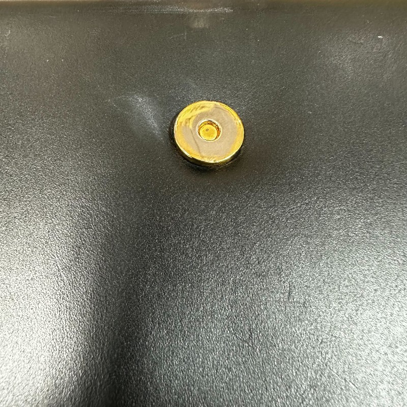 二手（有使用過痕跡）YSl 黑色牛皮晚宴手提包，
此晚宴手提包，採用吸扣開合，SAINTLAURENT PARIS標誌。
MONOGRAM SAINT LAURENT手拿袋，綴以互鎖金屬YSL標誌。-32