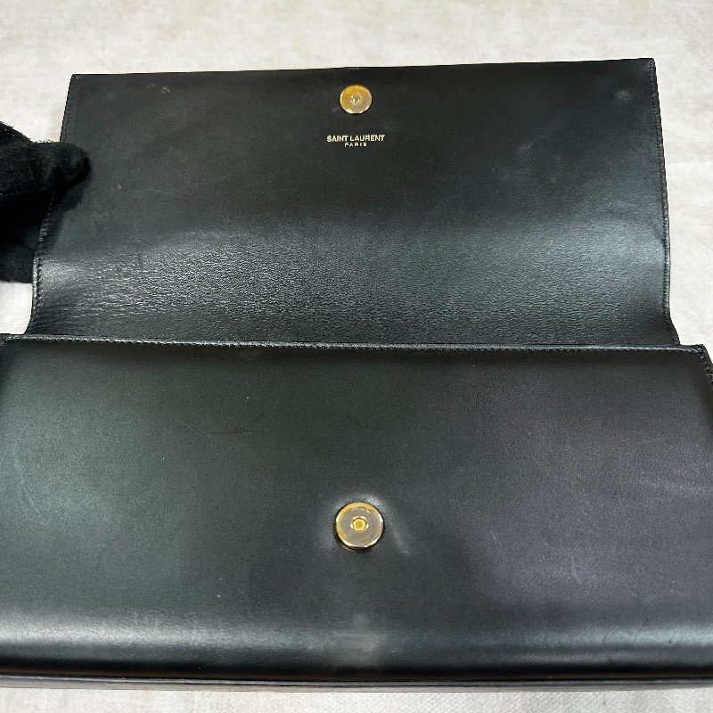 二手（有使用過痕跡）YSl 黑色牛皮晚宴手提包，
此晚宴手提包，採用吸扣開合，SAINTLAURENT PARIS標誌。
MONOGRAM SAINT LAURENT手拿袋，綴以互鎖金屬YSL標誌。-45