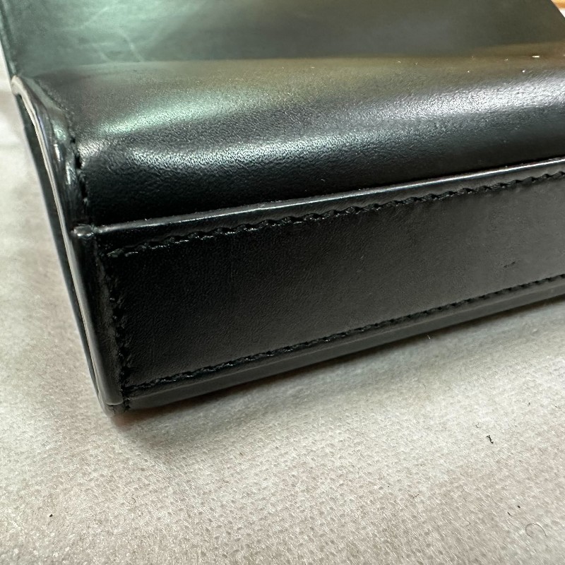 二手（有使用過痕跡）YSl 黑色牛皮晚宴手提包，
此晚宴手提包，採用吸扣開合，SAINTLAURENT PARIS標誌。
MONOGRAM SAINT LAURENT手拿袋，綴以互鎖金屬YSL標誌。-51