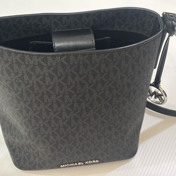 Michael Kors MK 水桶包 牛皮 防刮皮革 斜背 肩背 側背 滿版 運動 休閒-5