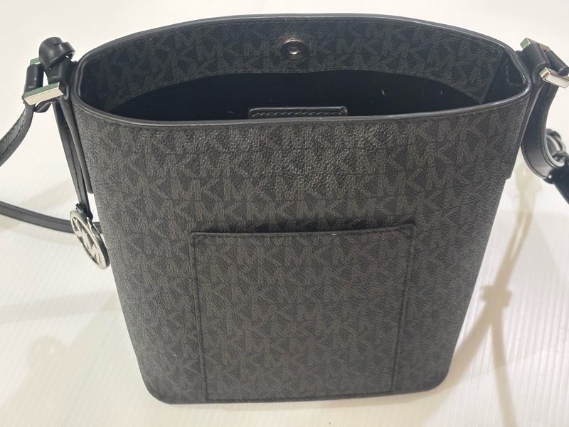 Michael Kors MK 水桶包 牛皮 防刮皮革 斜背 肩背 側背 滿版 運動 休閒-6