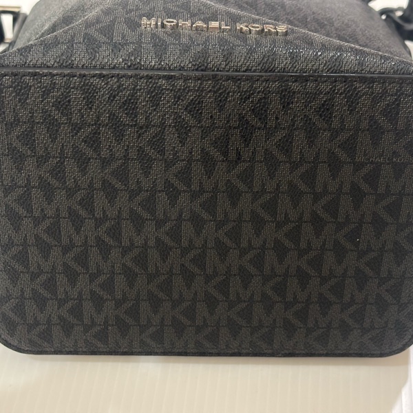 Michael Kors MK 水桶包 牛皮 防刮皮革 斜背 肩背 側背 滿版 運動 休閒-7