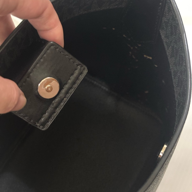 Michael Kors MK 水桶包 牛皮 防刮皮革 斜背 肩背 側背 滿版 運動 休閒-8