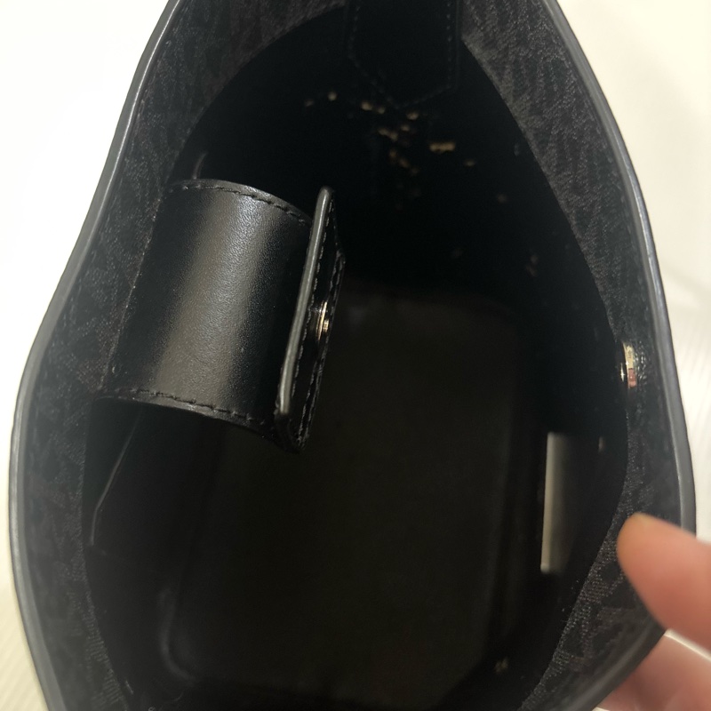 Michael Kors MK 水桶包 牛皮 防刮皮革 斜背 肩背 側背 滿版 運動 休閒-13