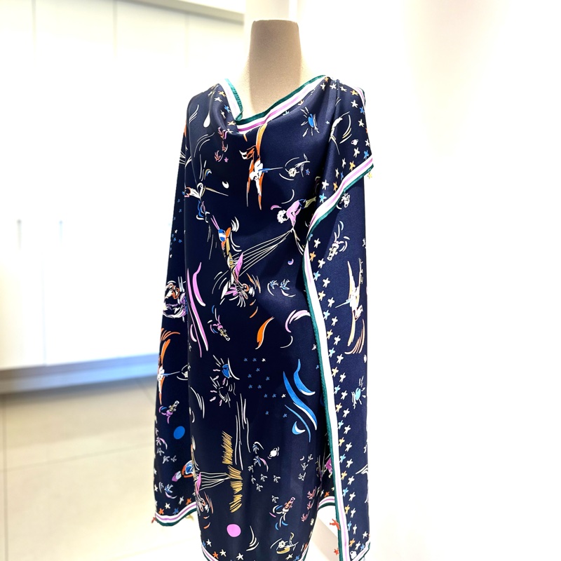 TORY BURCH 藍底綴飾方絲巾，全新-2