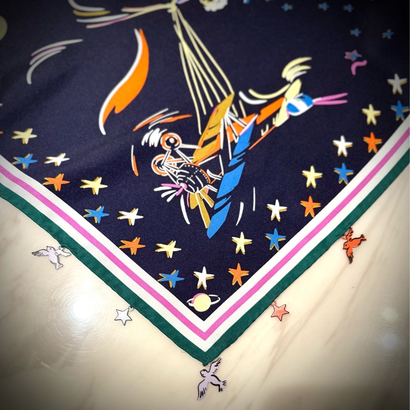 TORY BURCH 藍底綴飾方絲巾，全新-3