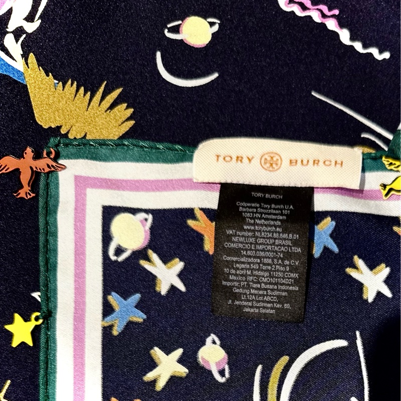 TORY BURCH 藍底綴飾方絲巾，全新-4