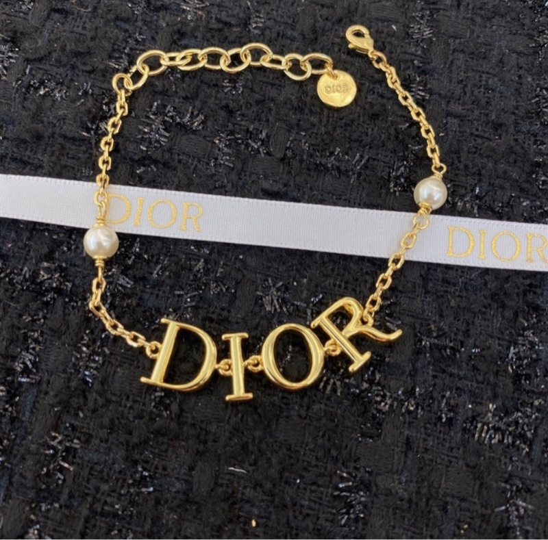 DIOR EVOLUTION 字母手鍊 珍珠手鍊 復古風 字母logo 金色 飾品-4