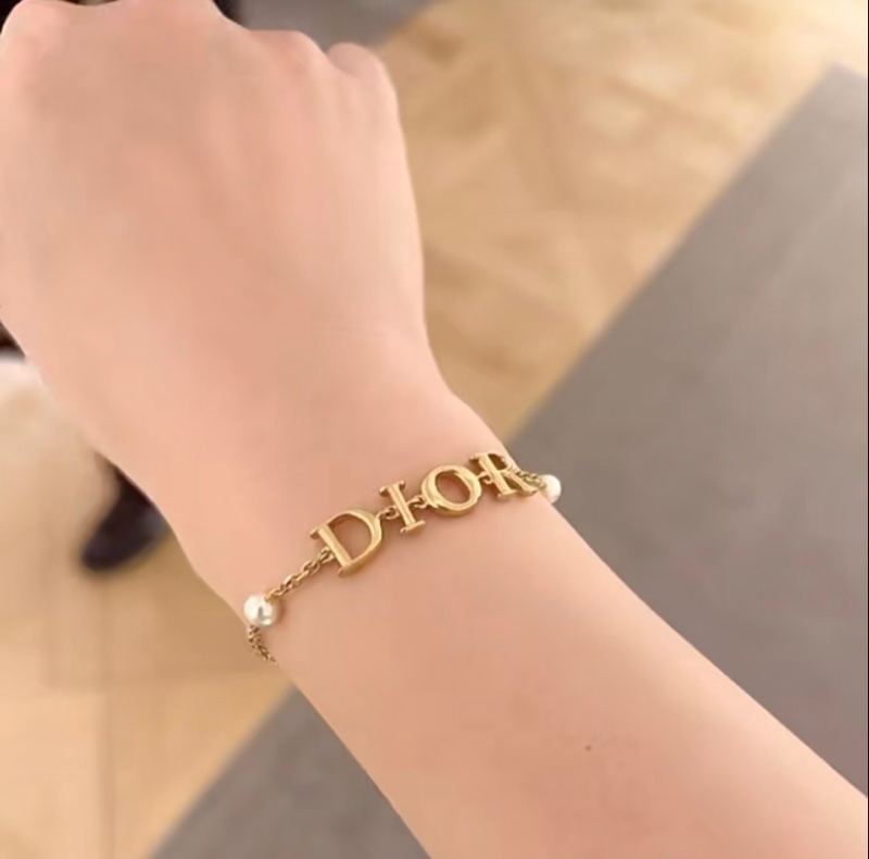 DIOR EVOLUTION 字母手鍊 珍珠手鍊 復古風 字母logo 金色 飾品-5