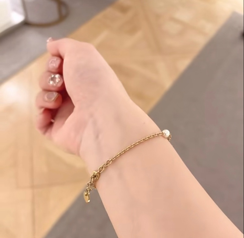 DIOR EVOLUTION 字母手鍊 珍珠手鍊 復古風 字母logo 金色 飾品-10