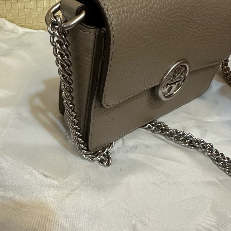 TB 大象灰圓標側背包-3