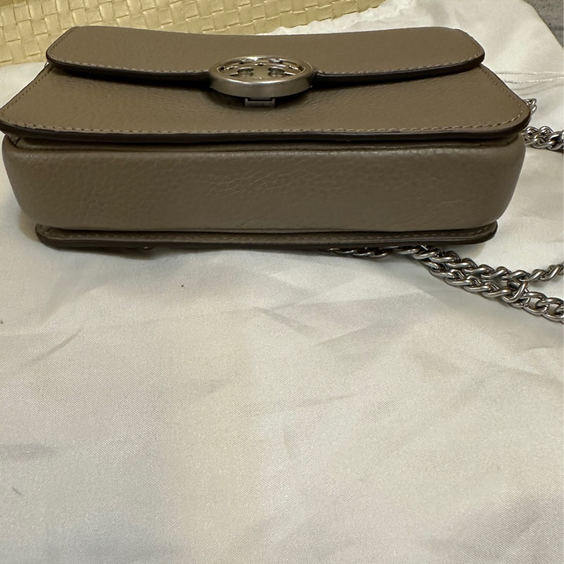 TB 大象灰圓標側背包-7