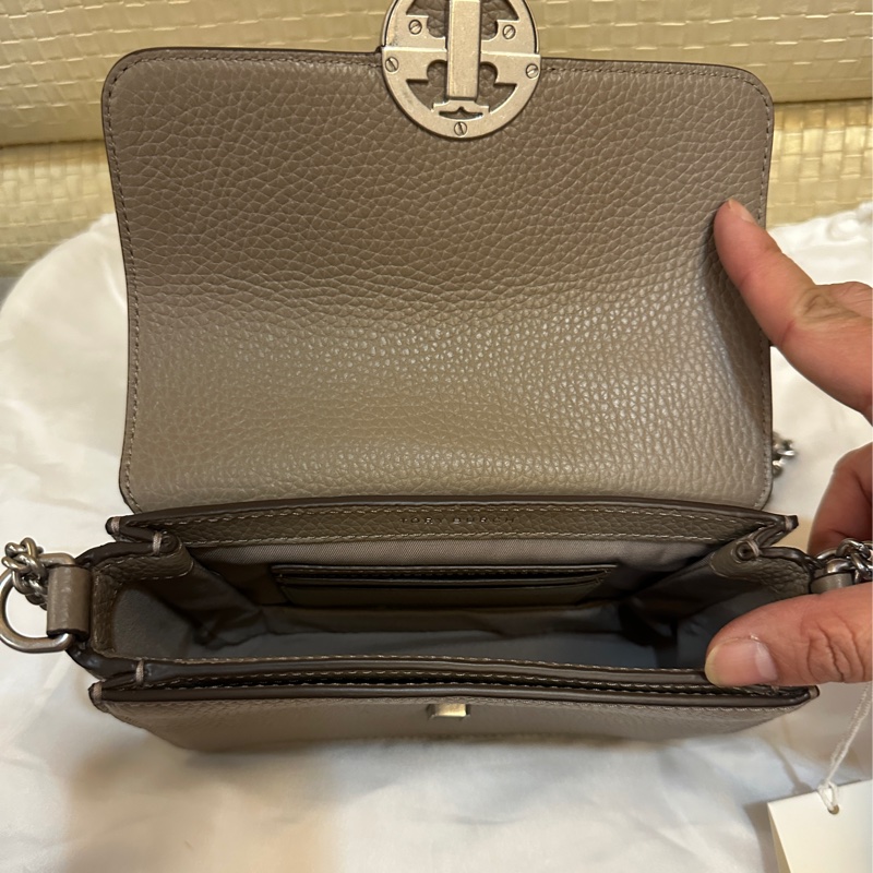 TB 大象灰圓標側背包-10