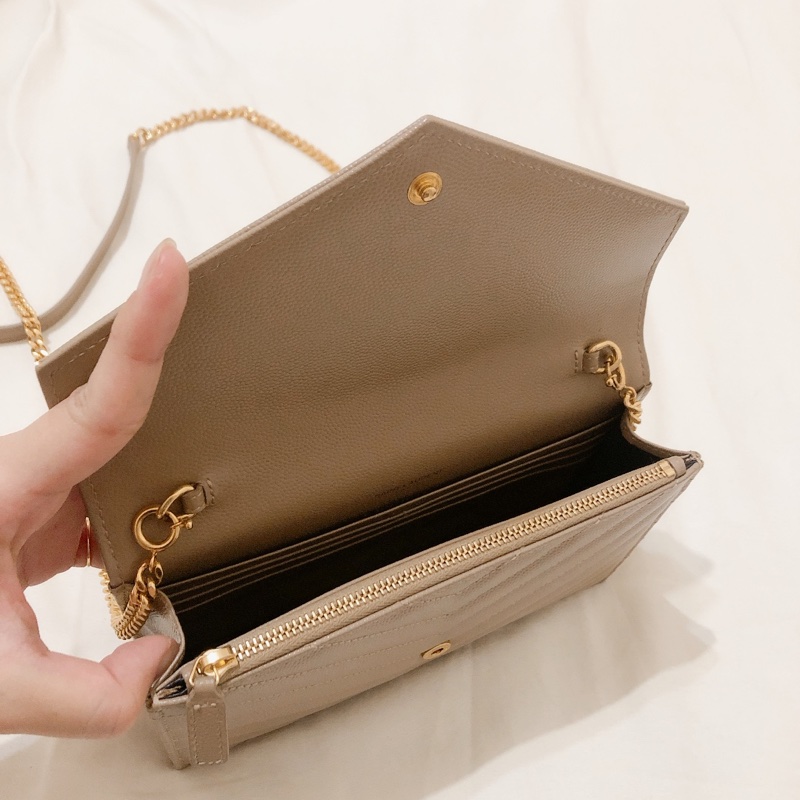 ［保留中］SAINT LAURENT 信封型鍊帶WOC 斜背包(奶茶/金)-1