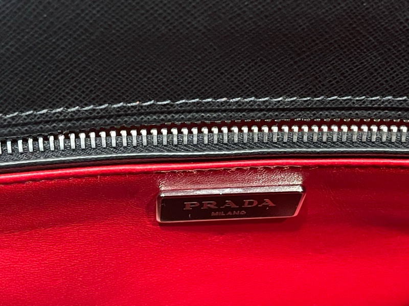 近新真品🏅️Prada限定款 稀有內裏全皮X防刮牛皮白色滾邊❤️市面稀少全牛皮美品-8
