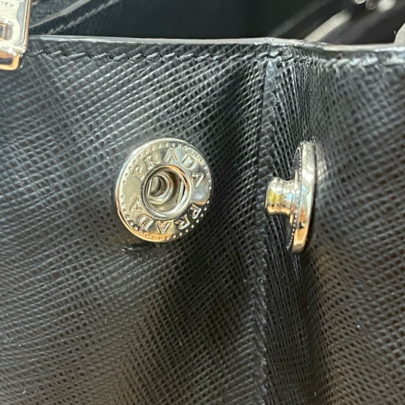 近新真品🏅️Prada限定款 稀有內裏全皮X防刮牛皮白色滾邊❤️市面稀少全牛皮美品-17