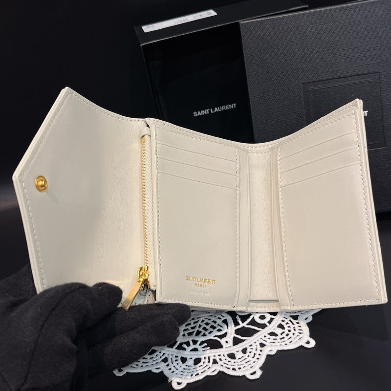 全新品 YVES SAINT LAURENT YSL 米白色 羊皮 金扣 三折零錢短夾/皮夾-4