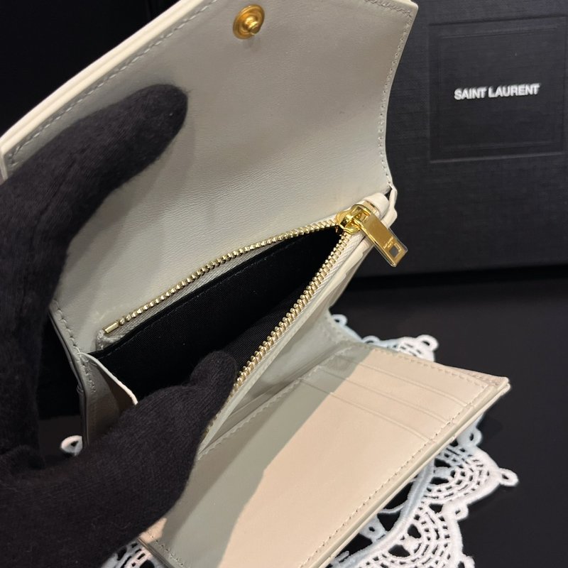 全新品 YVES SAINT LAURENT YSL 米白色 羊皮 金扣 三折零錢短夾/皮夾-6