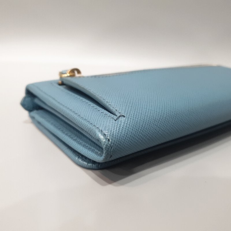PRADA 水藍色 防刮皮 金釦 二折長夾/皮夾-5