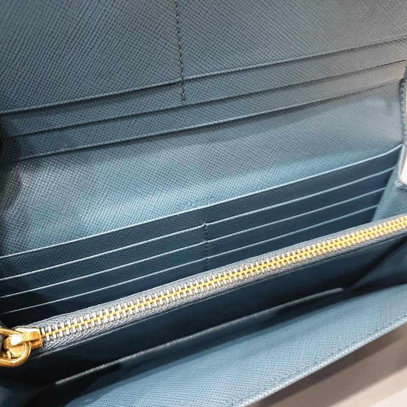 PRADA 水藍色 防刮皮 金釦 二折長夾/皮夾-8