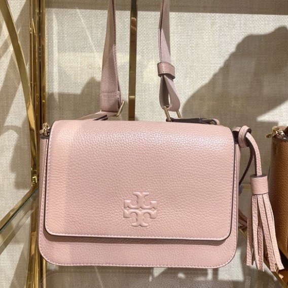Tory Burch 乾燥玫瑰粉 浮雕流蘇信封包 郵差包 斜背包 相機包 TB Thea-11