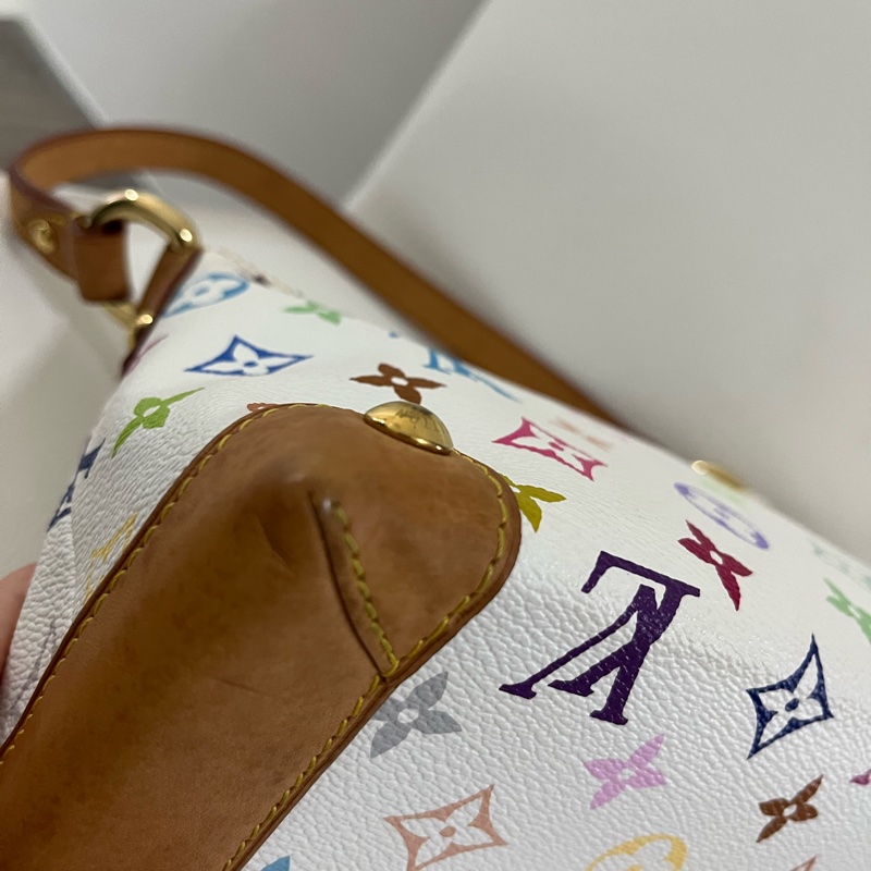 LV 村上隆白彩腋下包-12