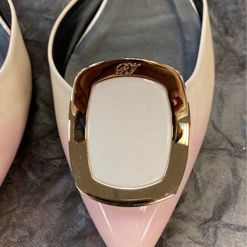 Roger Vivier 絕美的漸層方釦平底鞋-7