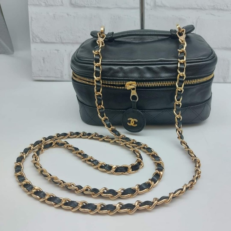 真品Chanel香奈兒黑色羊皮化妝包， 手提包，大斜背包，chanel  斜背包 手提包雙用，非常實用。-0