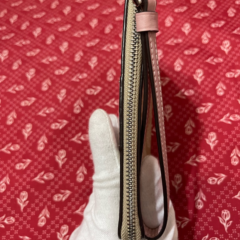 (已售出)COACH淺卡粉紅PVC小手拿包母親節禮物首選-5