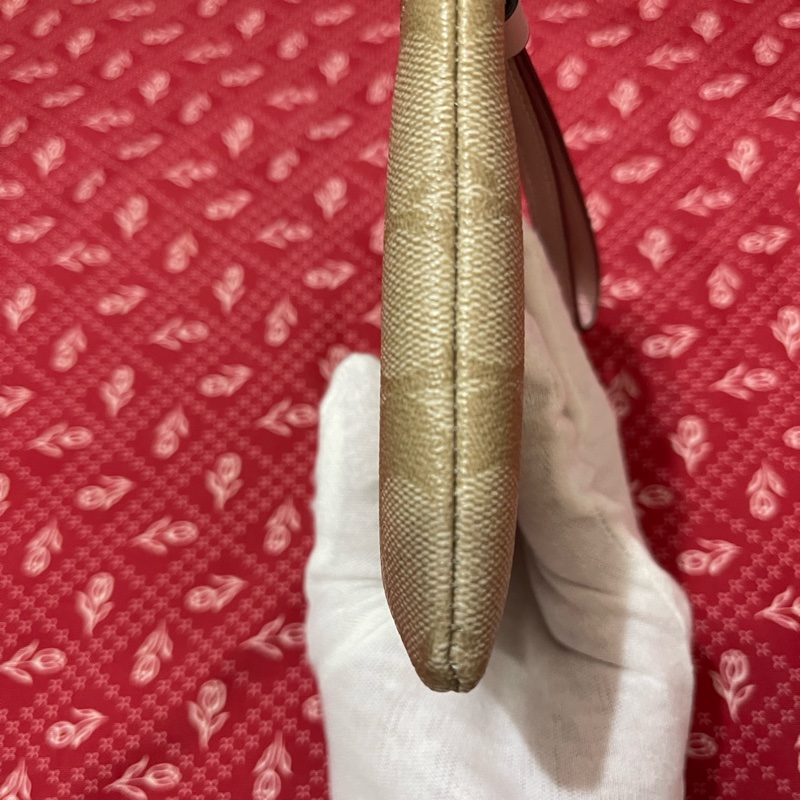 (已售出)COACH淺卡粉紅PVC小手拿包母親節禮物首選-10