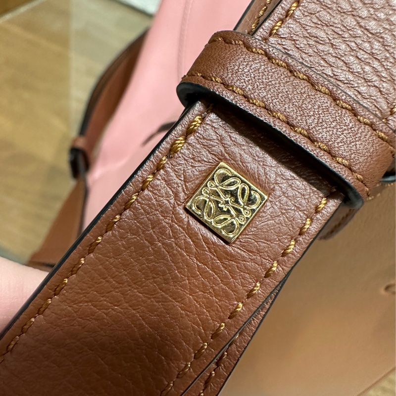 LOEWE Hammock99成新拼色吊床包 (焦糖色x粉色)-11