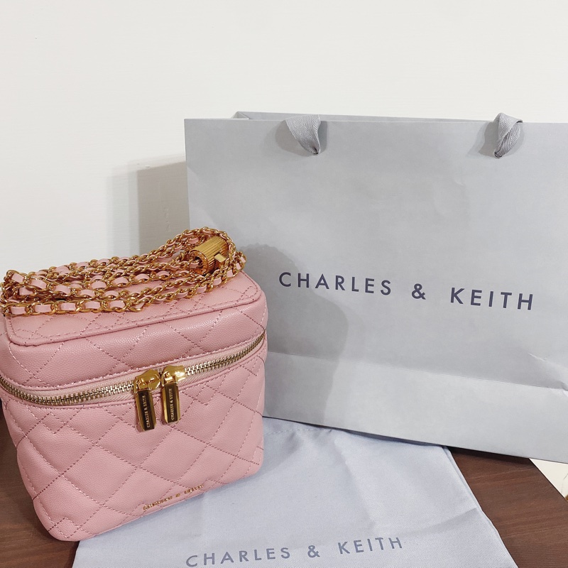 CHARLES & KEITH 小ck化妝包 斜背包 粉紅色 全新未使用 高雄義享天地購入-0