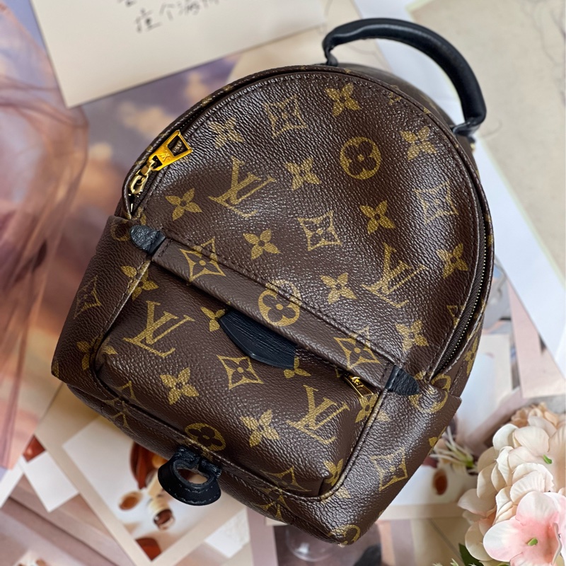 （保留中）⚠️限時特價🉐️極新✨LV mini 後背包 小書包-0