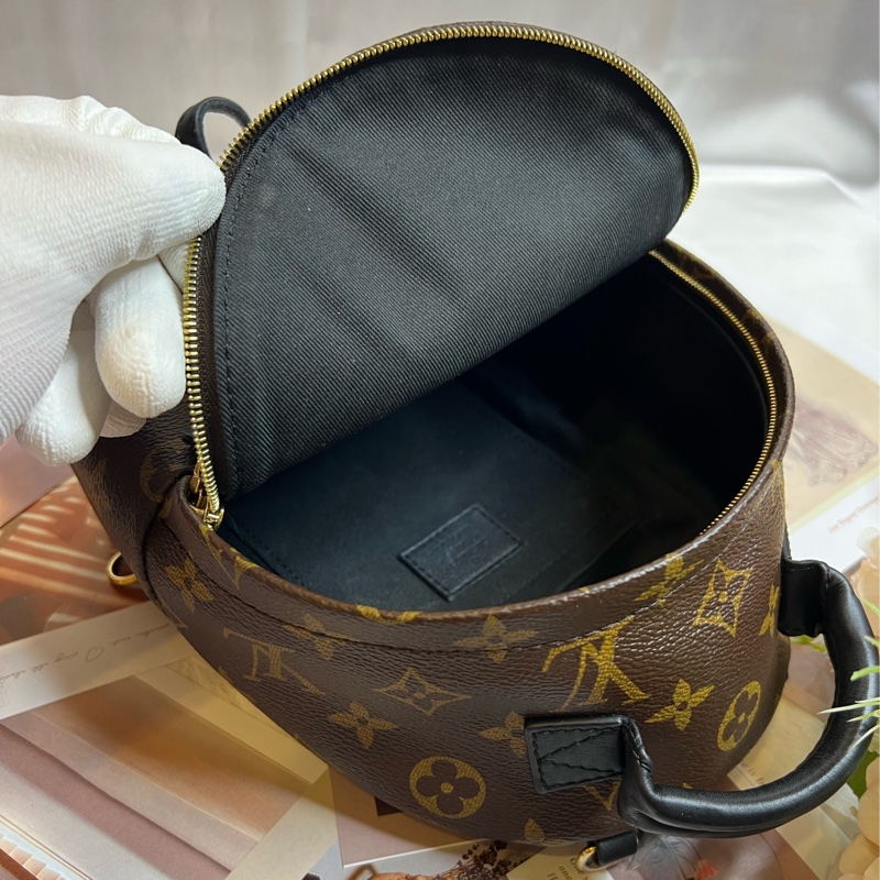 （保留中）⚠️限時特價🉐️極新✨LV mini 後背包 小書包-10