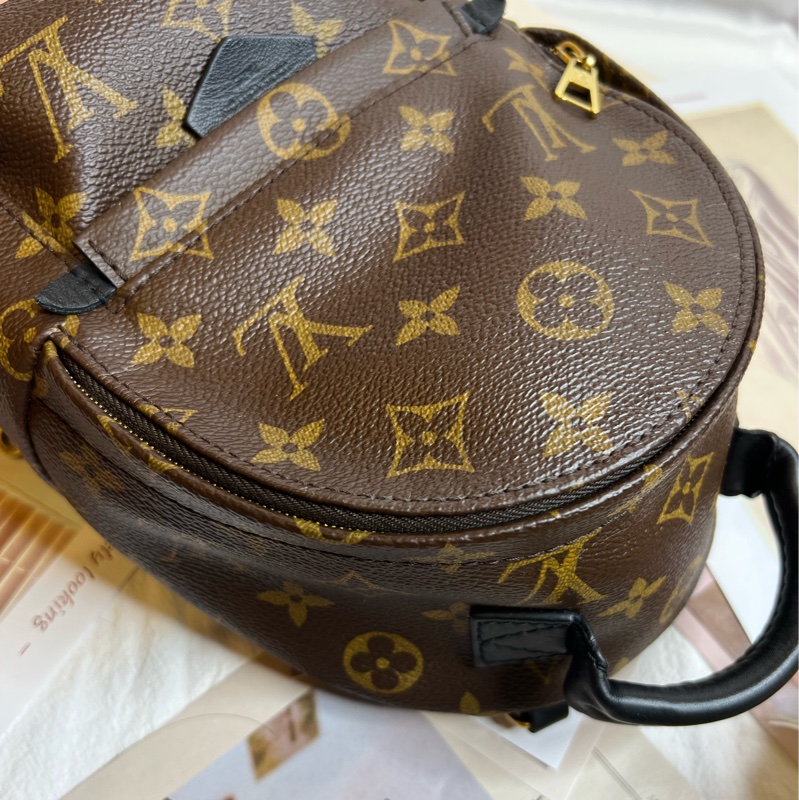 （保留中）⚠️限時特價🉐️極新✨LV mini 後背包 小書包-12