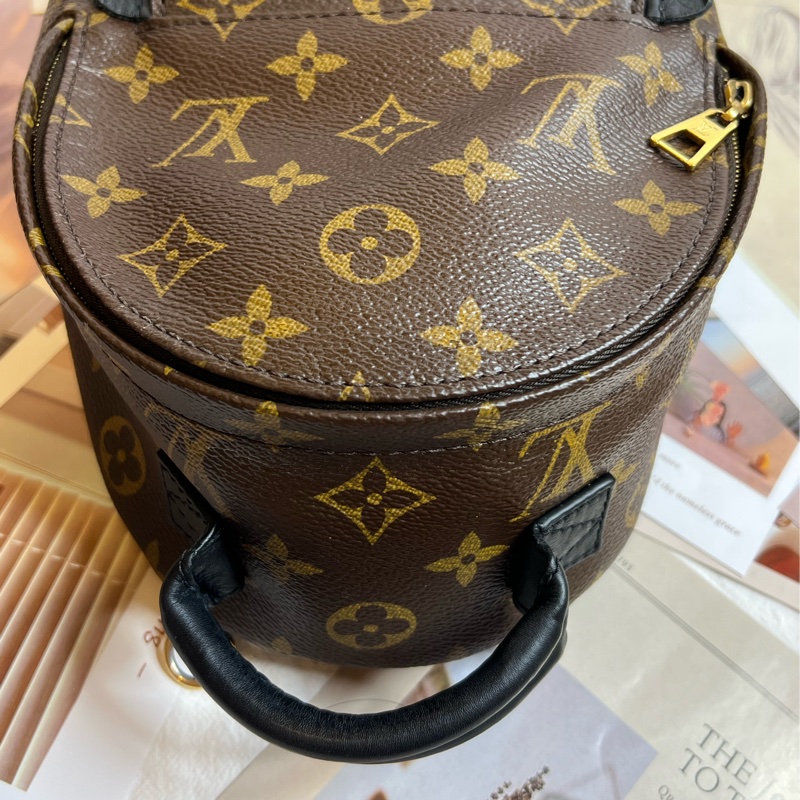 （保留中）⚠️限時特價🉐️極新✨LV mini 後背包 小書包-14