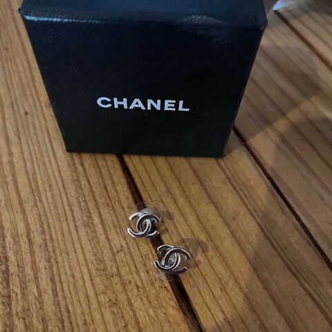 【R】Chanel｜經典logo耳環