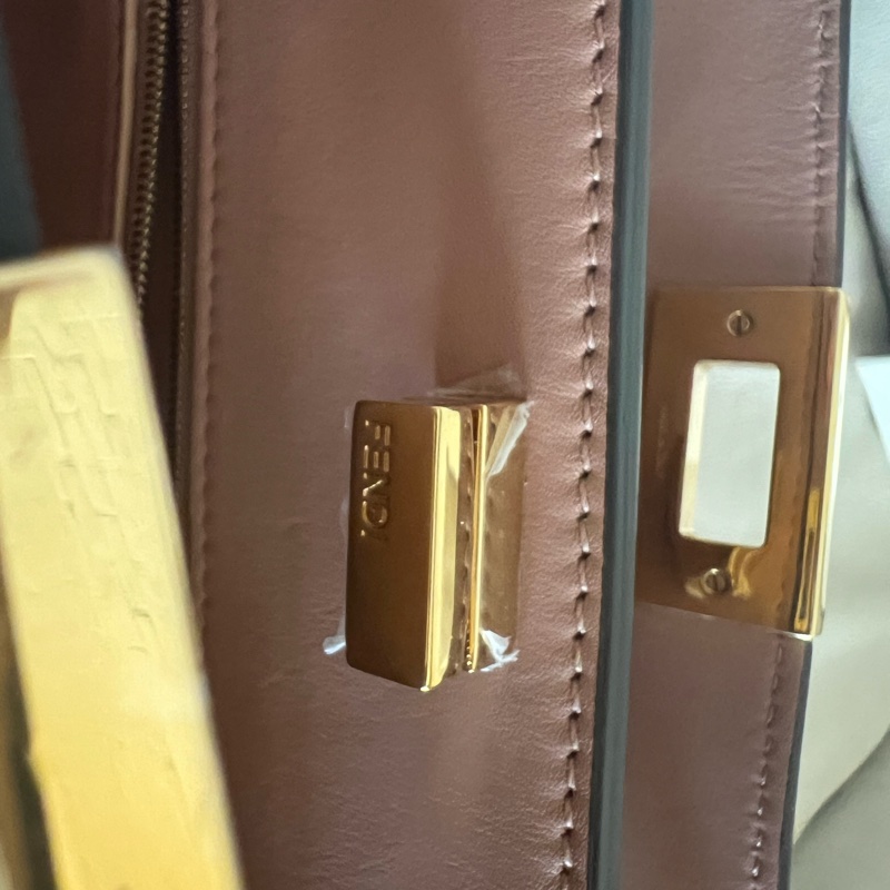 FENDI Peekaboo 小號-9