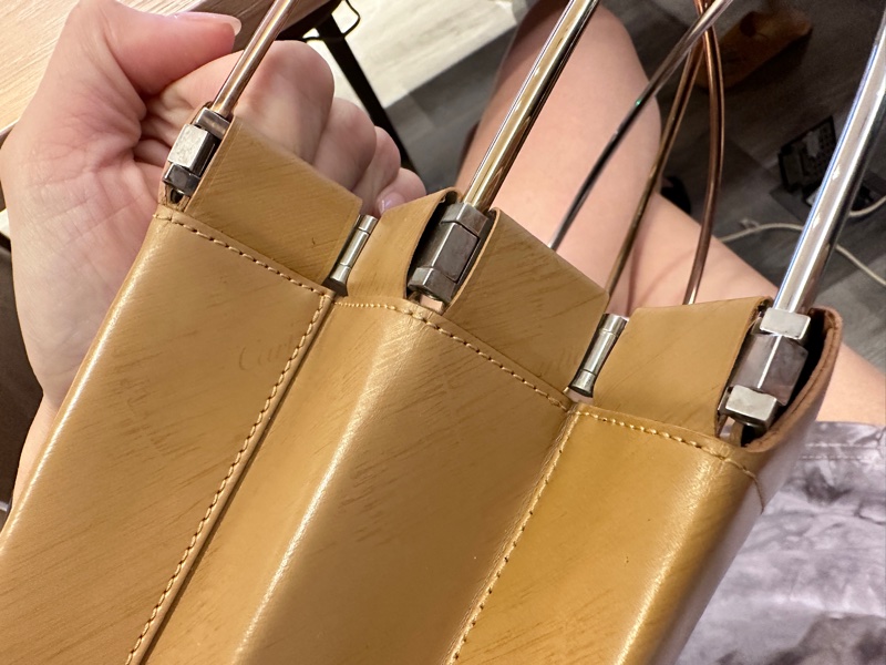 Cartier 卡地亞三環奶茶色手提包-4
