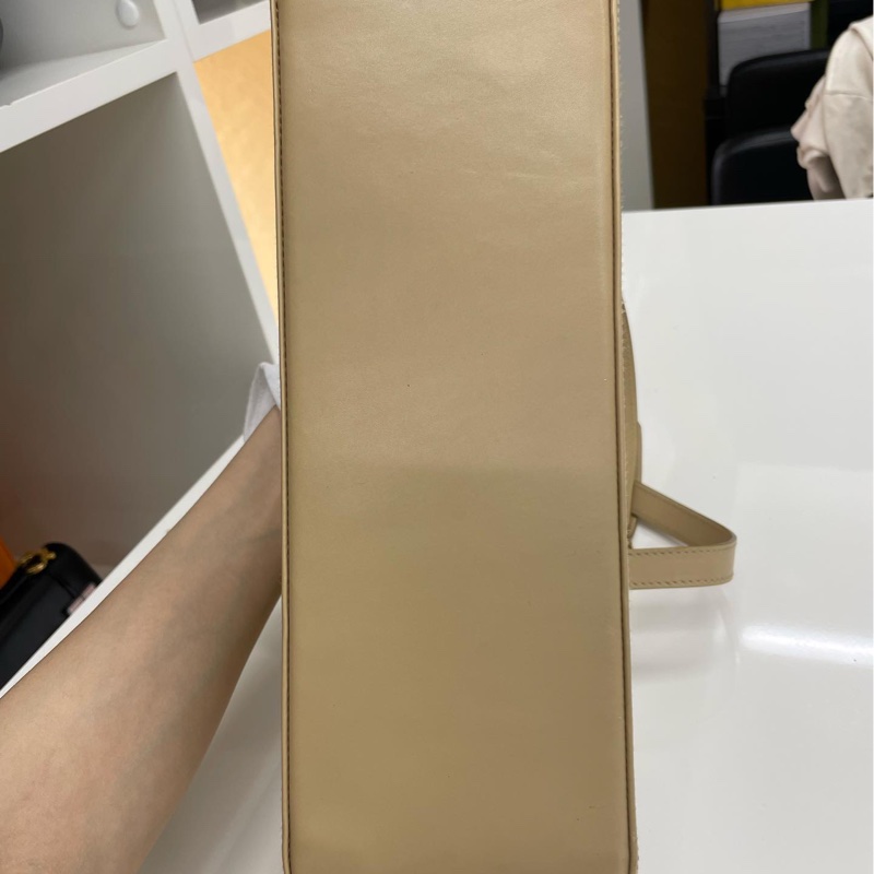 💚降價不留💚Ferragamo 經典博物館奶茶色中號-4