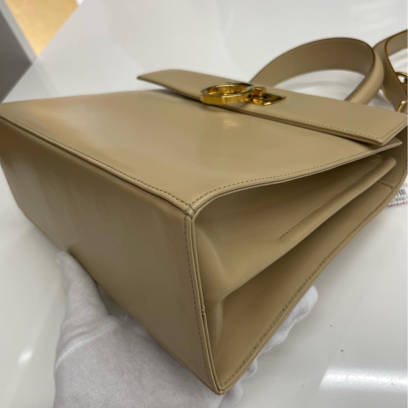 💚降價不留💚Ferragamo 經典博物館奶茶色中號-6