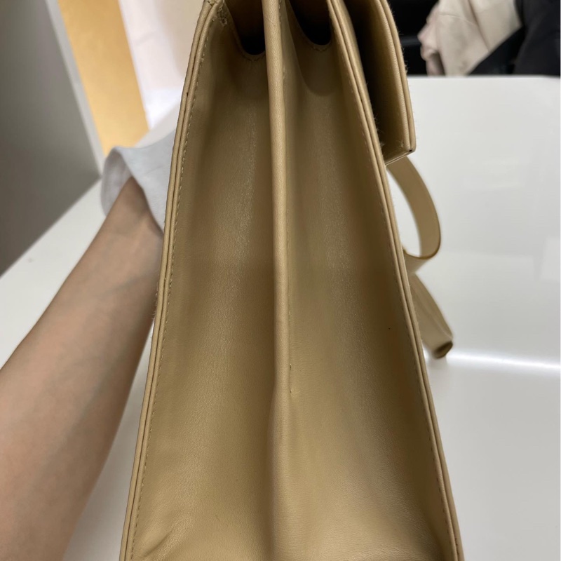 💚降價不留💚Ferragamo 經典博物館奶茶色中號-9