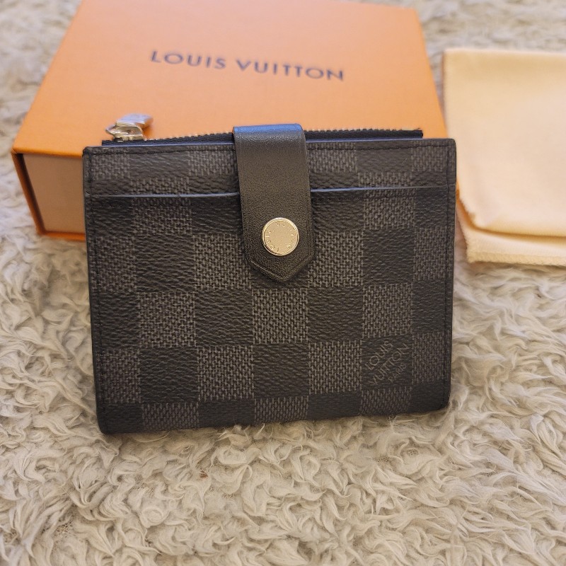 LV 黑棋盤格短夾 芯片款-1