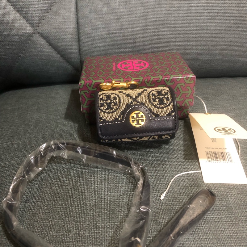 🎁附盒🉑️送禮🧚🏻‍♀️Tory burch 老花耳機🎧的家🏠專櫃款T Monogram緹花AirPods Pro耳機包/耳機套(深藍）l-2