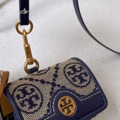 🎁附盒🉑️送禮🧚🏻‍♀️Tory burch 老花耳機🎧的家🏠專櫃款T Monogram緹花AirPods Pro耳機包/耳機套(深藍）l-7