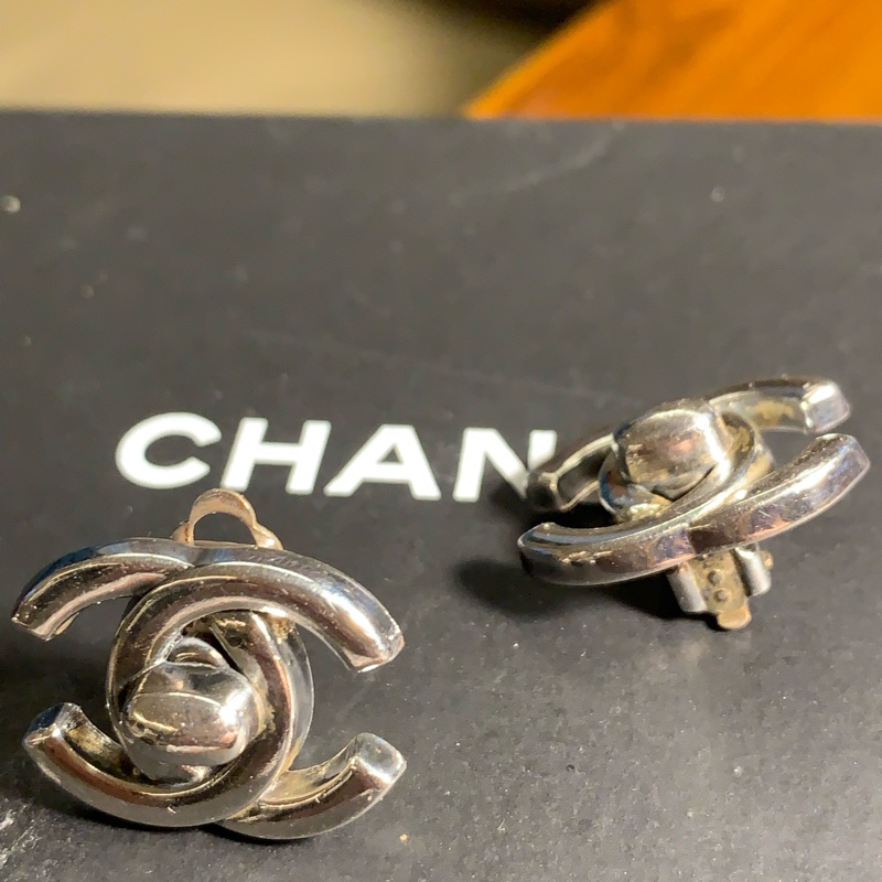 Chanel耳夾式書包扣耳環-1