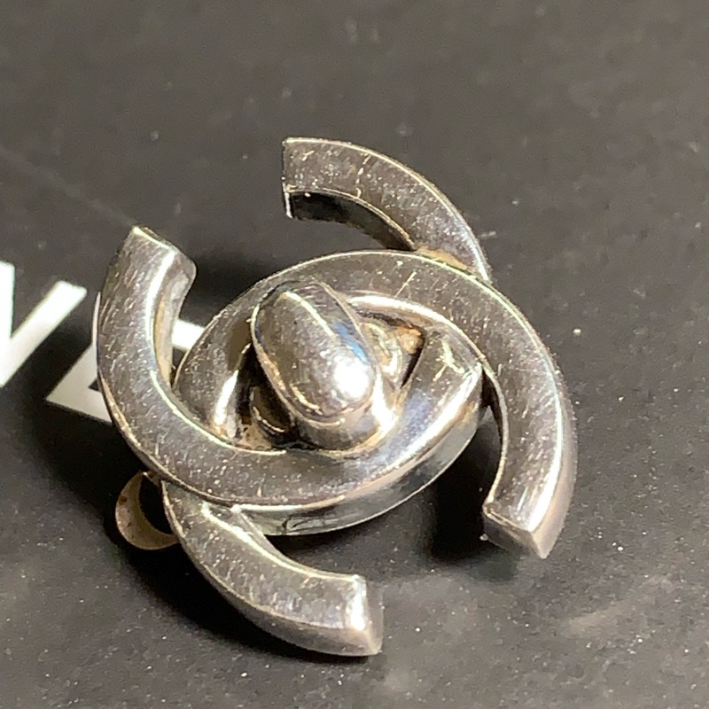 Chanel耳夾式書包扣耳環-9